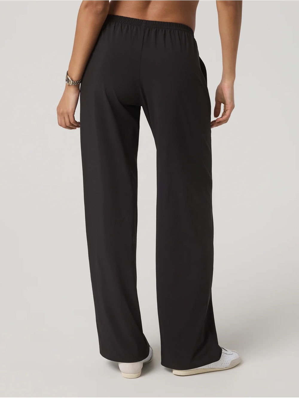 Vuori Villa Everyday Wideleg Pant in Black size Small - Picture 3 of 4